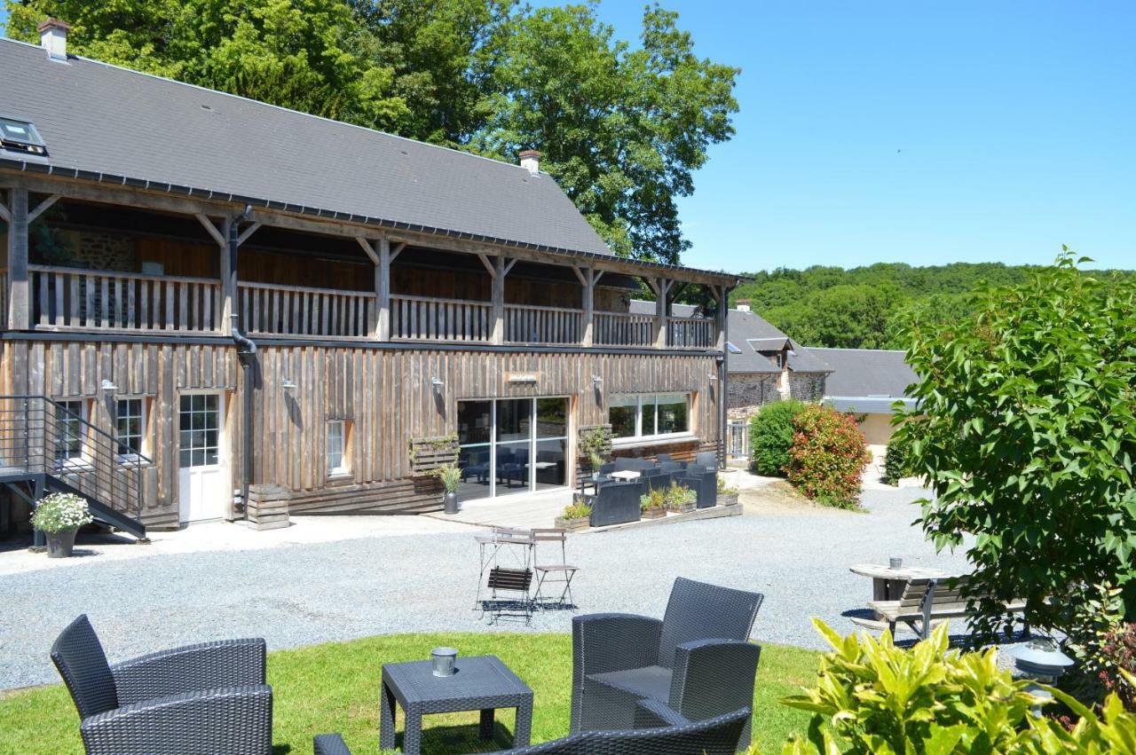 Gite De La Cour Bed & Breakfast Campandre-Valcongrain Exterior photo