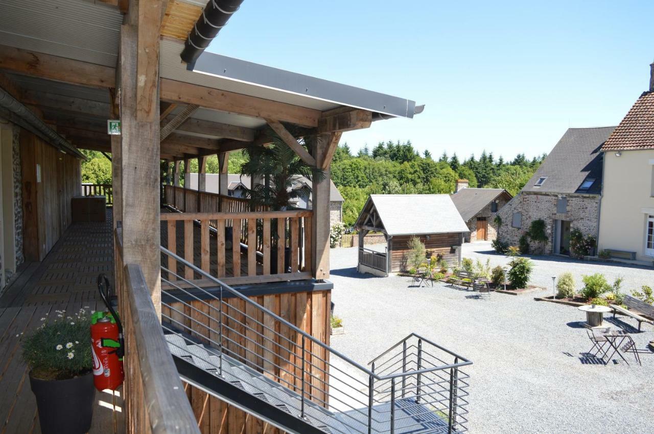 Gite De La Cour Bed & Breakfast Campandre-Valcongrain Exterior photo